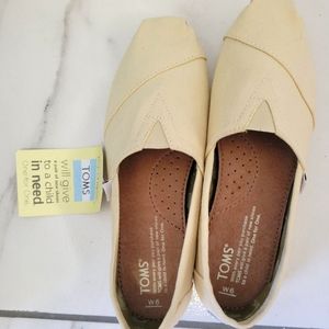 NWT Women's Toms